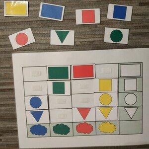 Geometrické tvary a barvy - logická hra