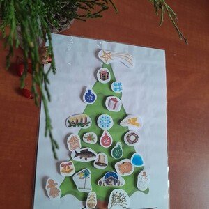 Vánoční strom jako adventní kalendář